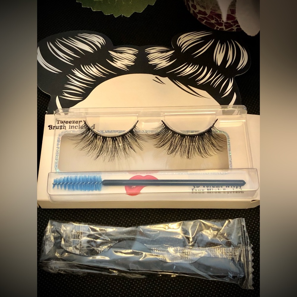 Eyelashes - Picture 3 of 4